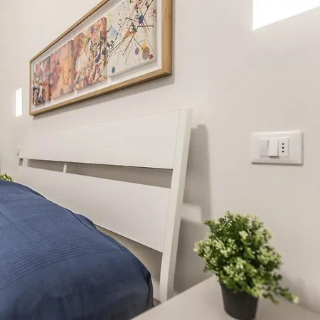 Marilyn The Place 3*