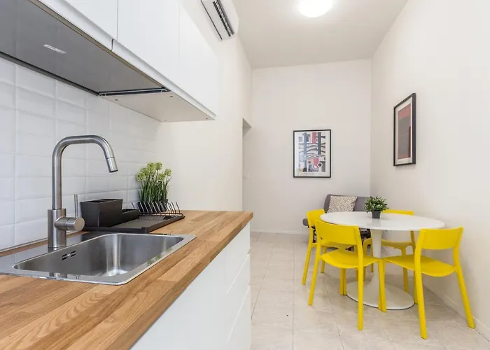 Marilyn The Place 3*