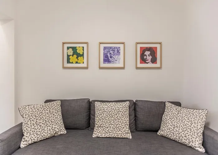 Marilyn The Place 3*