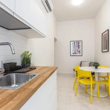 Marilyn The Place 3*