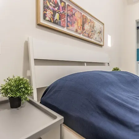 Marilyn The Place 3*